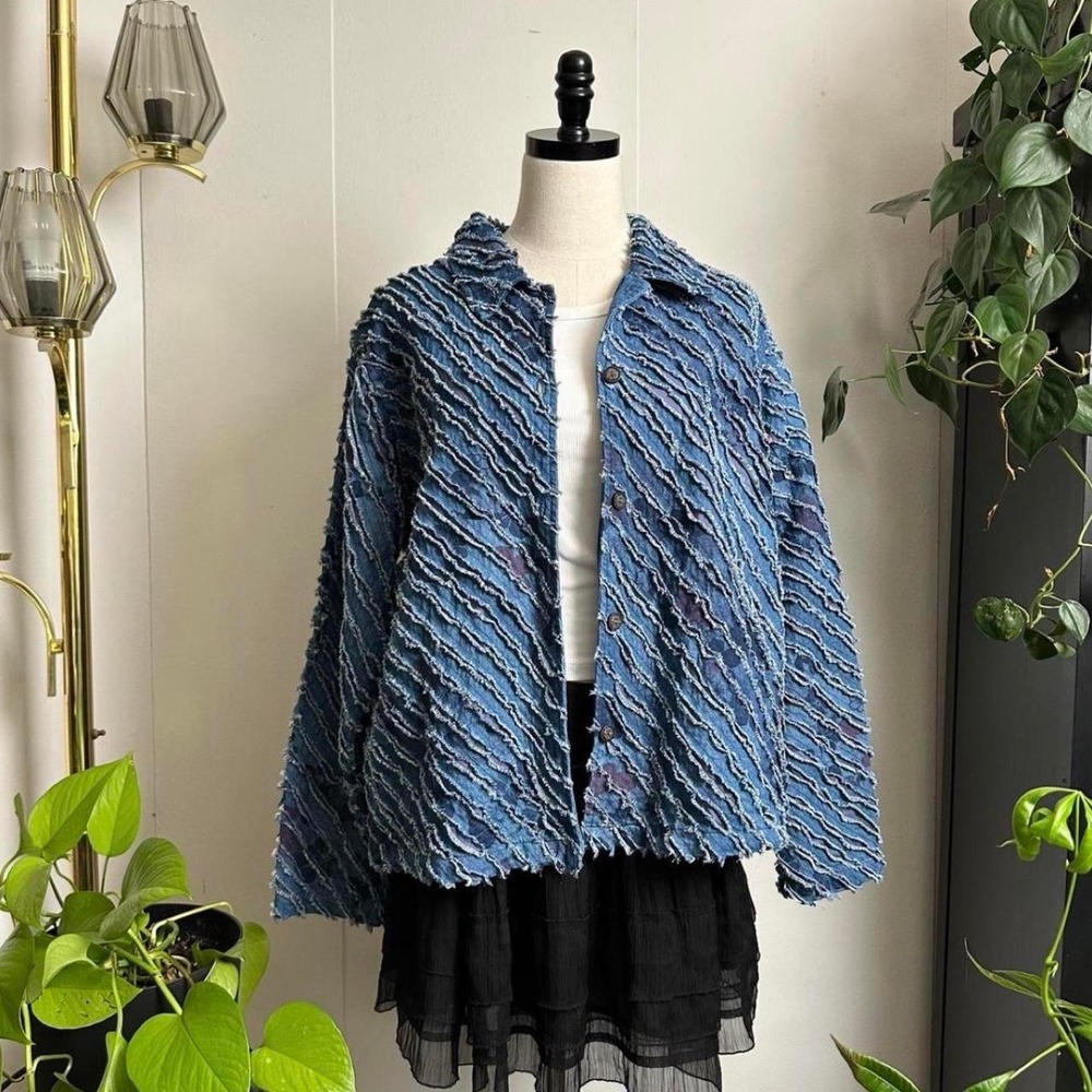 Shaver Lake Blue Denim Floral Shirt Jacket Textured Distressed Fringe Womens L
